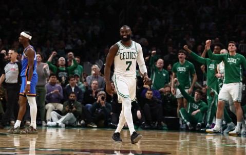 九游娱乐-就是硬！杰伦·布朗单赛季得分突破2000 生涯首次&amp;队史第8人！